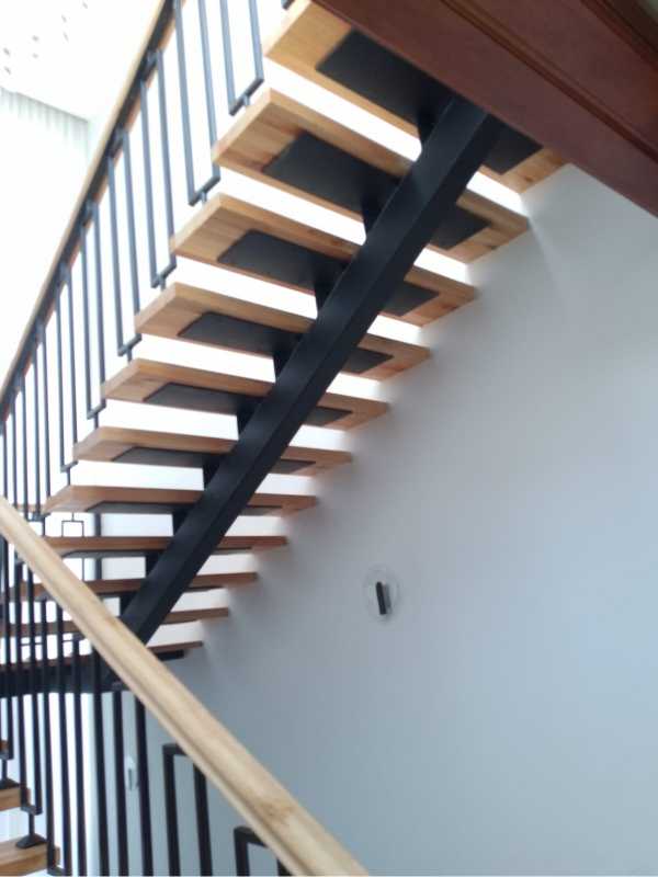 Architectural Staircases in Kimabu for a Floating Aesthetic with open risers and solid wood treads