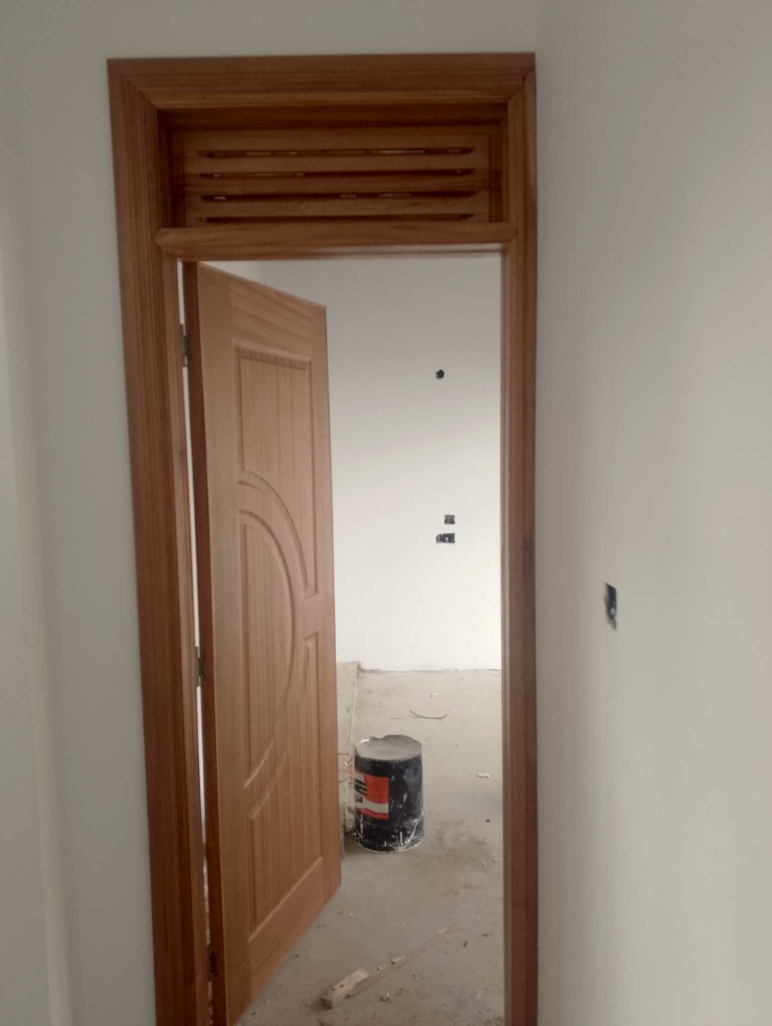 Solid wood threshold details